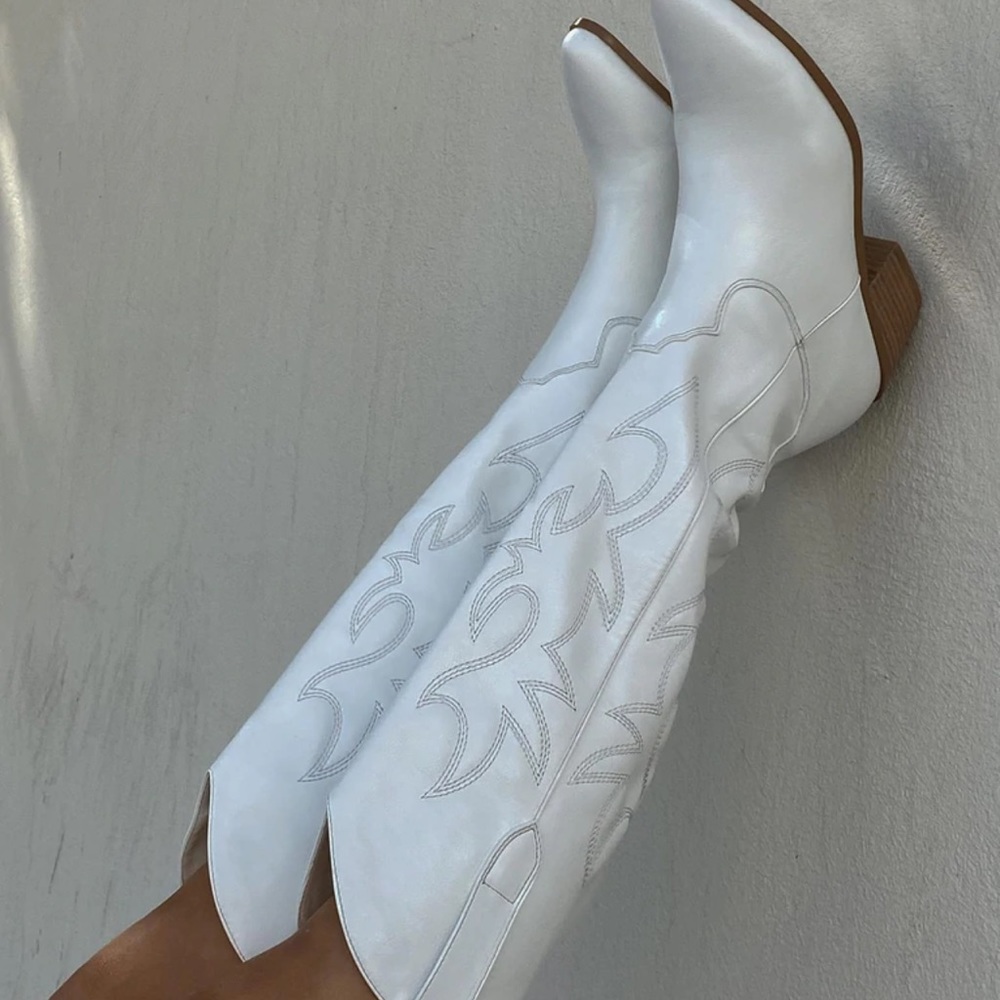 Perfect white cowgirl boots